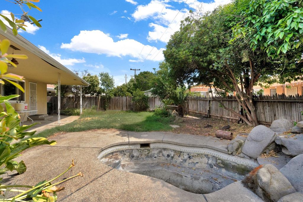 Image 28 of property listing at 3376 E Richert, Fresno, CA 93726
