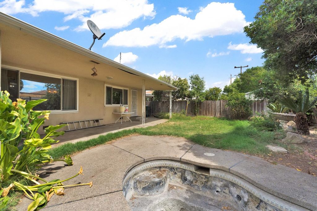 Image 29 of property listing at 3376 E Richert, Fresno, CA 93726