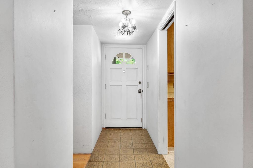 Image 4 of property listing at 3376 E Richert, Fresno, CA 93726