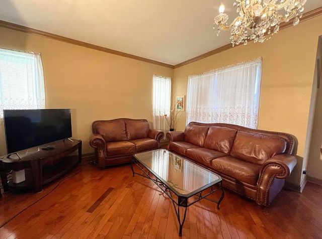 752 S Parkside Drive, Round Lake, IL 60073