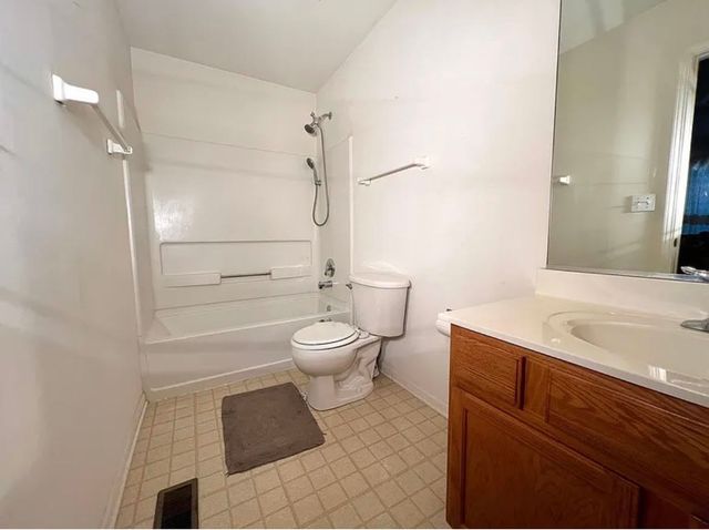 752 S Parkside Drive, Round Lake, IL 60073