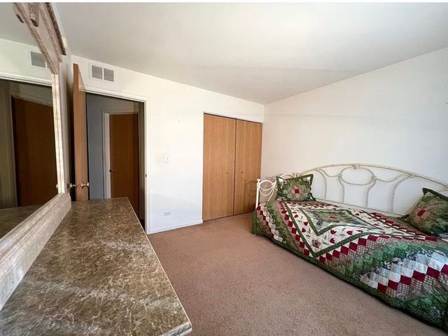 752 S Parkside Drive, Round Lake, IL 60073