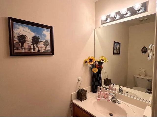 752 S Parkside Drive, Round Lake, IL 60073