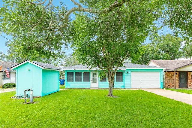 127 Bastrop Bayou Drive, Angleton, TX 77515