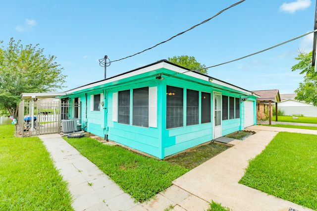 127 Bastrop Bayou Drive, Angleton, TX 77515