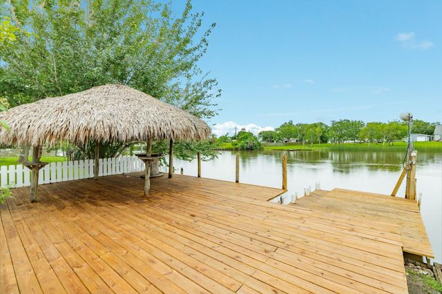 127 Bastrop Bayou Drive, Angleton, TX 77515