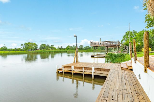 127 Bastrop Bayou Drive, Angleton, TX 77515