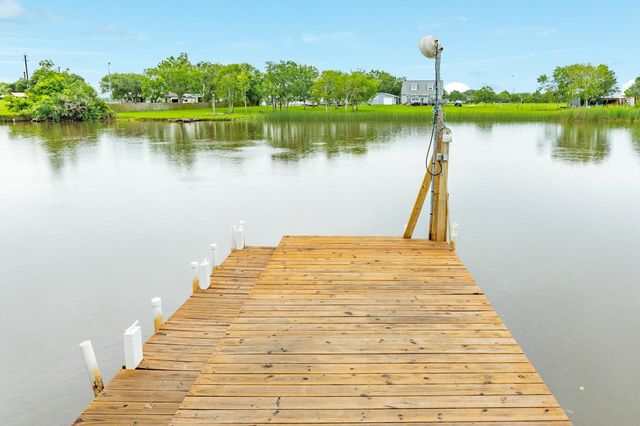 127 Bastrop Bayou Drive, Angleton, TX 77515