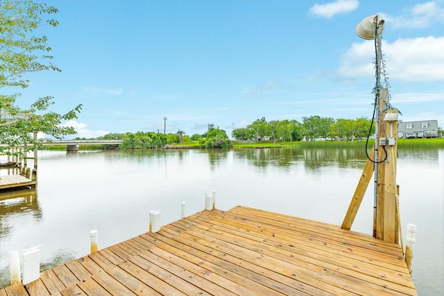 127 Bastrop Bayou Drive, Angleton, TX 77515