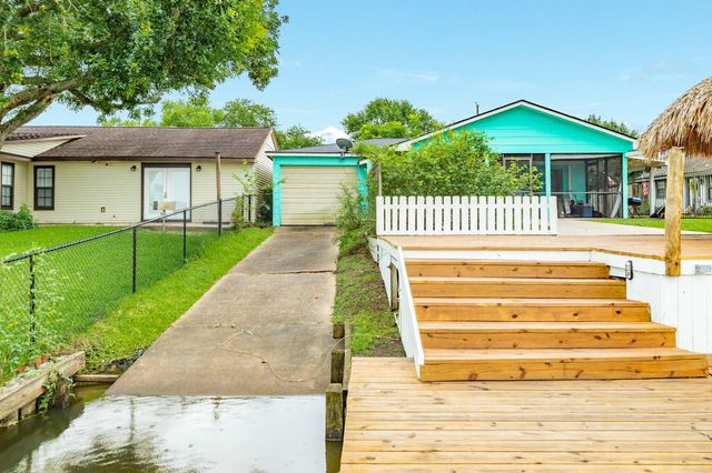 127 Bastrop Bayou Drive, Angleton, TX 77515
