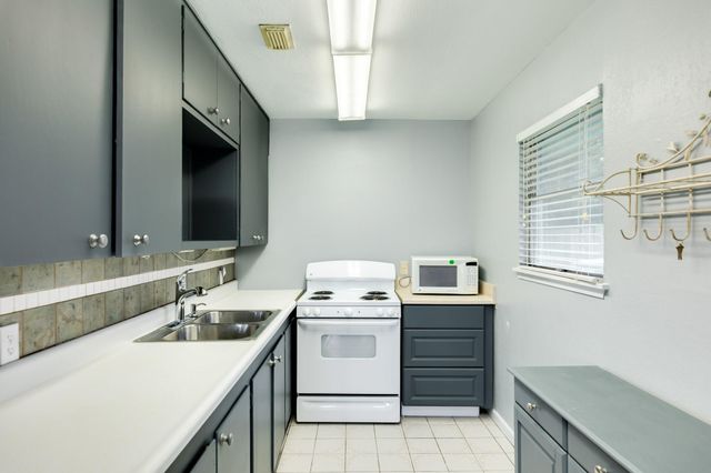 127 Bastrop Bayou Drive, Angleton, TX 77515