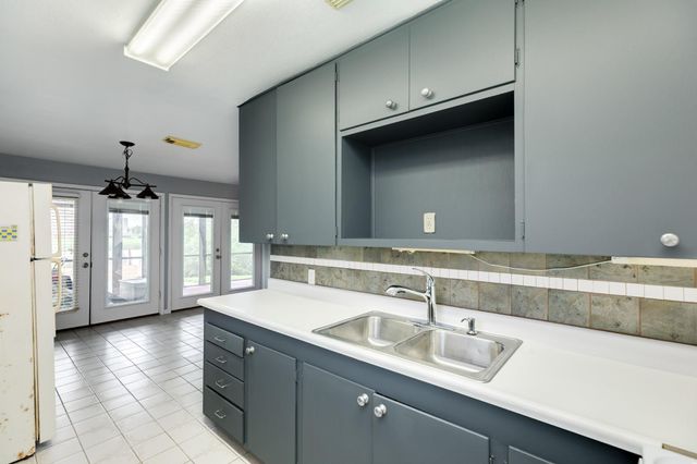 127 Bastrop Bayou Drive, Angleton, TX 77515