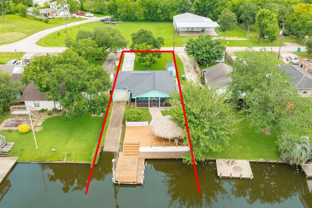 127 Bastrop Bayou Drive, Angleton, TX 77515