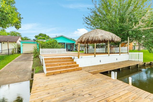 127 Bastrop Bayou Drive, Angleton, TX 77515