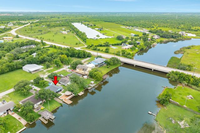 127 Bastrop Bayou Drive, Angleton, TX 77515
