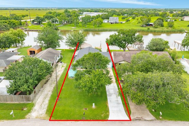 127 Bastrop Bayou Drive, Angleton, TX 77515