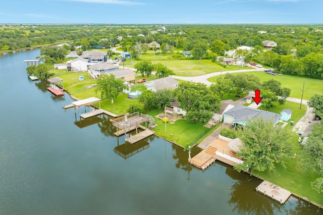 127 Bastrop Bayou Drive, Angleton, TX 77515