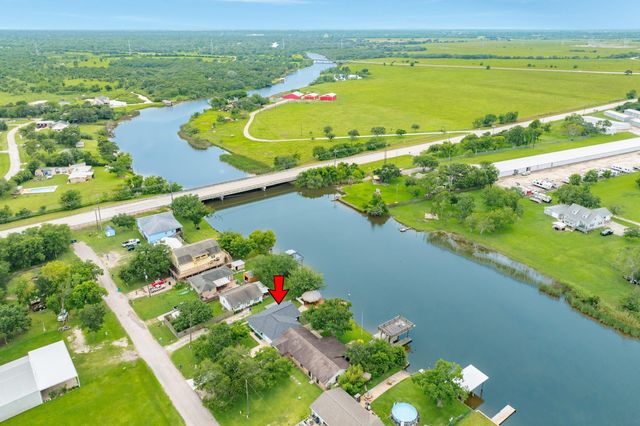 127 Bastrop Bayou Drive, Angleton, TX 77515