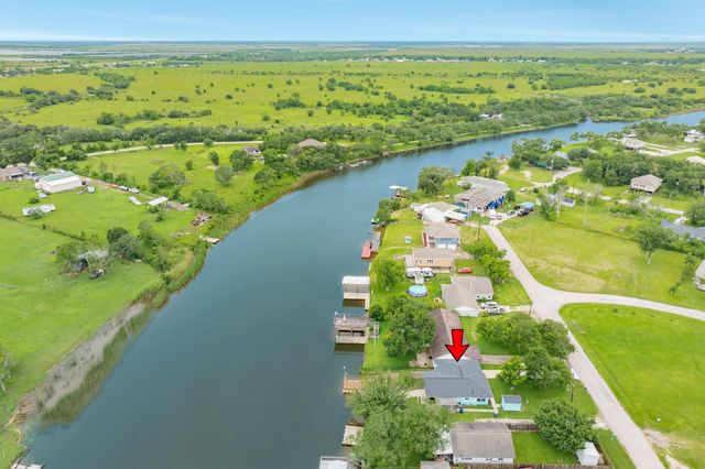 127 Bastrop Bayou Drive, Angleton, TX 77515
