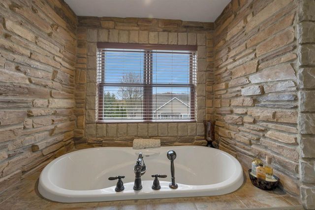 2017 HIGGINS, De Pere, WI 54115