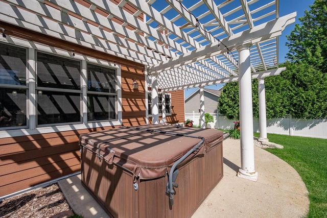 2017 HIGGINS, De Pere, WI 54115