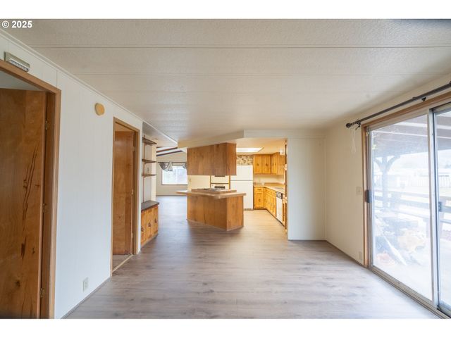 1200 E CENTRAL Ave 62, Sutherlin, OR 97479