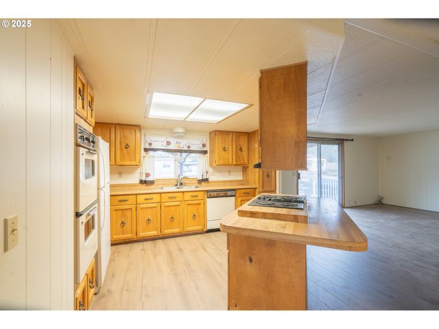 1200 E CENTRAL Ave 62, Sutherlin, OR 97479