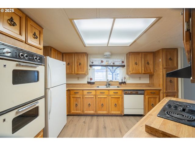 1200 E CENTRAL Ave 62, Sutherlin, OR 97479