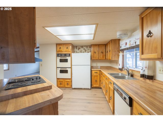 1200 E CENTRAL Ave 62, Sutherlin, OR 97479