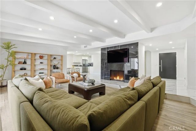 9253 White Oak Avenue, Northridge, CA 91325