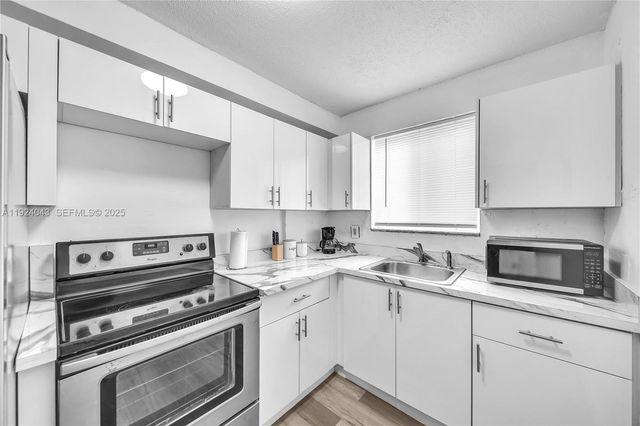 506 N 60th Ter, Hollywood, FL 33024