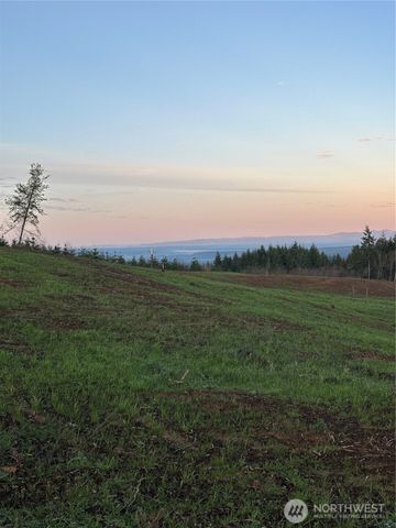 216 Suncrest Drive, Castle Rock, WA 98611