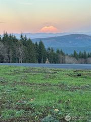 216 Suncrest Drive, Castle Rock, WA 98611