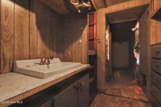 495 Horseshoe Road, Aberdeen, NC 28315