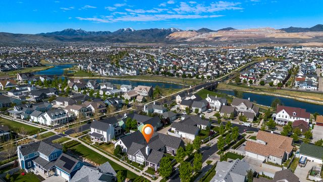 4661 W BYWATER LN, South Jordan, UT 84009