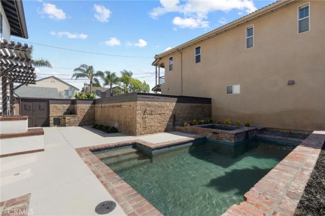 267 Mesa Dr, Costa Mesa, CA 92627