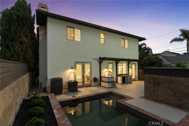 267 Mesa Dr, Costa Mesa, CA 92627