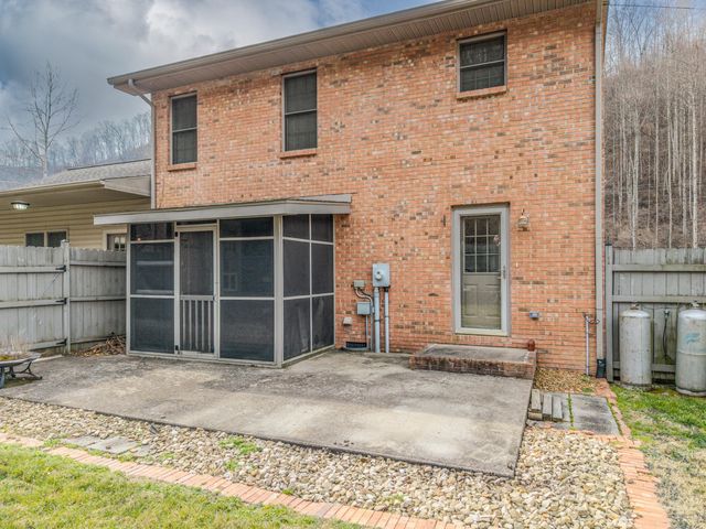 2850 Abbott Creek Road, Prestonsburg, KY 41653