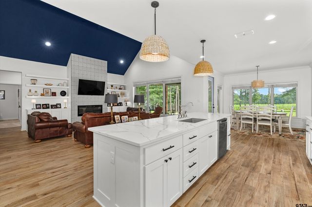 434 King Ranch RD, Kilgore, TX 75662