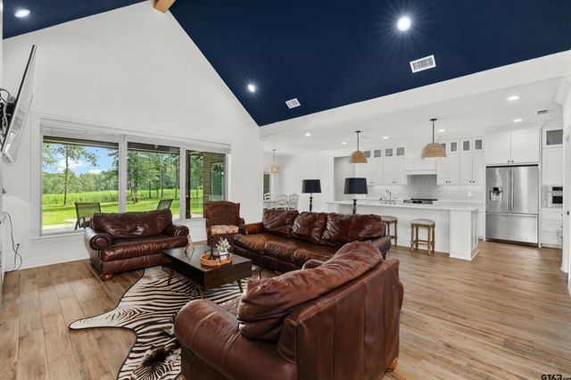 434 King Ranch RD, Kilgore, TX 75662