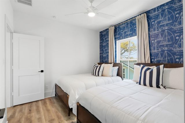 4712 Avenue Q, Galveston, TX 77551