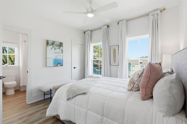 4712 Avenue Q, Galveston, TX 77551