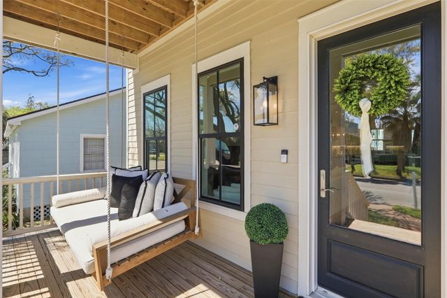 4712 Avenue Q, Galveston, TX 77551