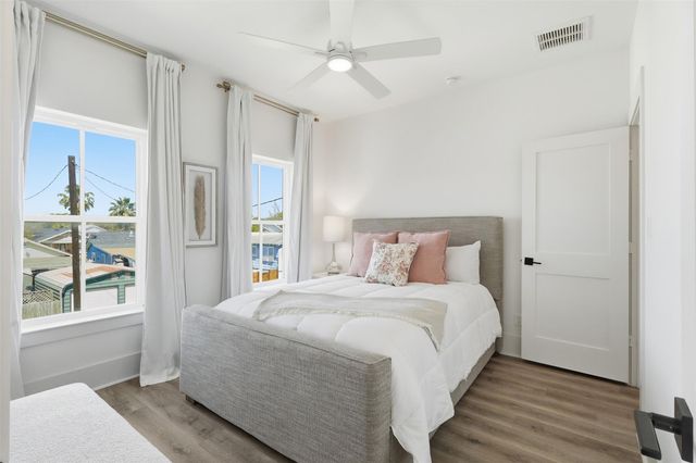 4712 Avenue Q, Galveston, TX 77551