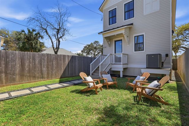 4712 Avenue Q, Galveston, TX 77551