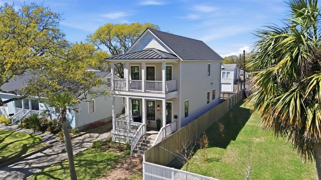 4712 Avenue Q, Galveston, TX 77551