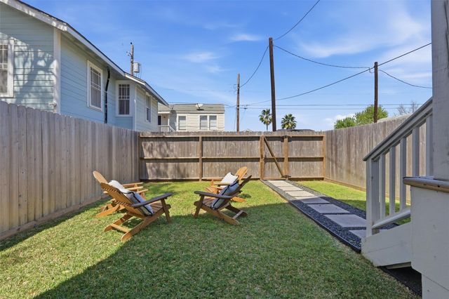 4712 Avenue Q, Galveston, TX 77551