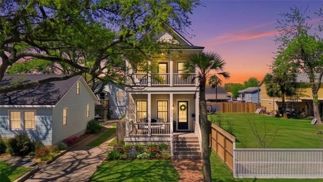 4712 Avenue Q, Galveston, TX 77551