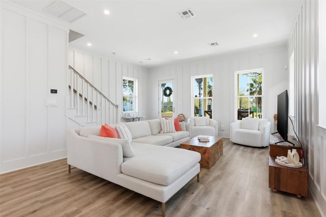 4712 Avenue Q, Galveston, TX 77551