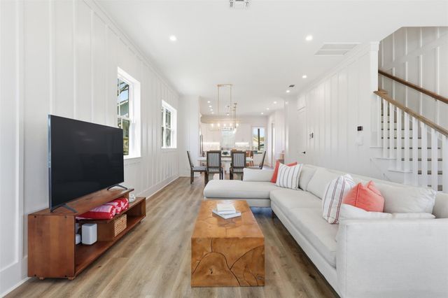 4712 Avenue Q, Galveston, TX 77551